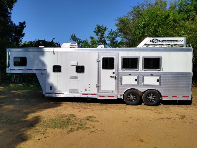 2017 Sierra 3H Aluminum Horse Trailer w/ 8.6' SW Living Quarters 2017 Sierra 3H Aluminum Horse Trailer w/ 8.6' SW Living Quarters