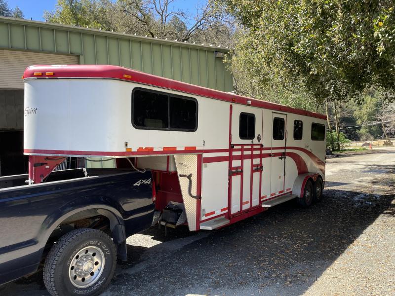 2004 Equispirit 3 Horse Safe Load XL Trailer 2004 Equispirit 3 Horse Safe Load XL Trailer