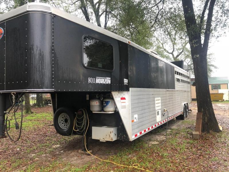2012 Sundowner 8011 Horizon LQ Stock Trailer 2012 Sundowner 8011 Horizon LQ Stock Trailer