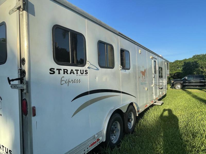2008 Bison Stratus Express 3 Horse Slant Load Trailer w/ 14' LQ 2008 Bison Stratus Express 3 Horse Slant Load Trailer w/ 14' LQ