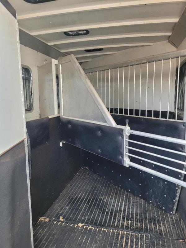 2006 Logan Coach Aluminum XTR 3 Horse Trailer w/ LQ Living Quarter