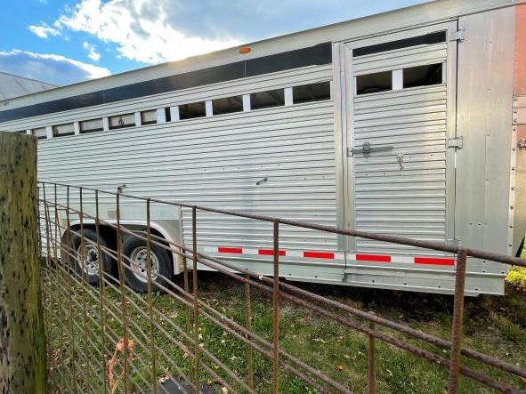 2009 EBY Wrangler 20' Stock Trailer 2009 EBY Wrangler 20' Stock Trailer