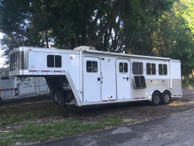 2006 Featherlite 4 Horse Slant Load Trailer w/ 6' SW Living Quarters 2006 Featherlite 4 Horse Slant Load Trailer w/ 6' SW Living Quarters