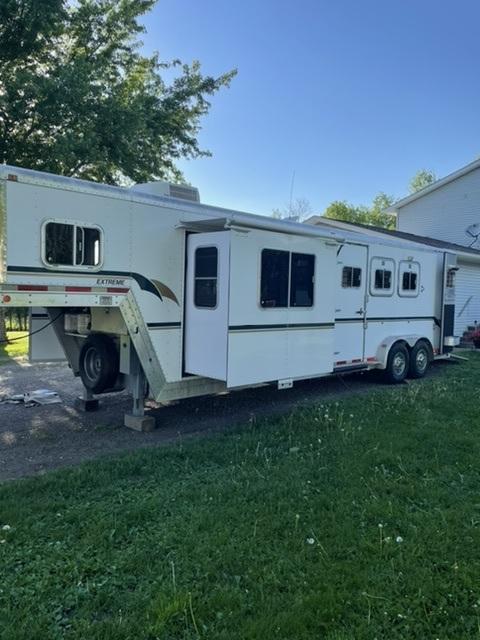 1997 Exiss Extreme 4 Horse Gooseneck Slant Load Trailer w/ Living Quarters 1997 Exiss Extreme 4 Horse Gooseneck Slant Load Trailer w/ Living Quarters
