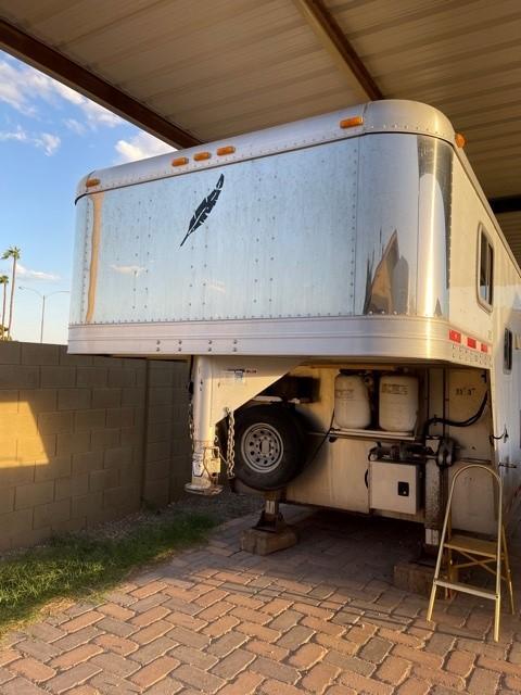 2000 Featherlite 3 Horse Trailer w/ 13' SW Living Quarters 2000 Featherlite 3 Horse Trailer w/ 13' SW Living Quarters