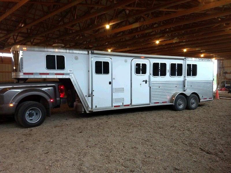 2004 featherlite 4 Horse Gooseneck Trailer w/ 6' SW LQ 2004 featherlite 4 Horse Gooseneck Trailer w/ 6' SW LQ
