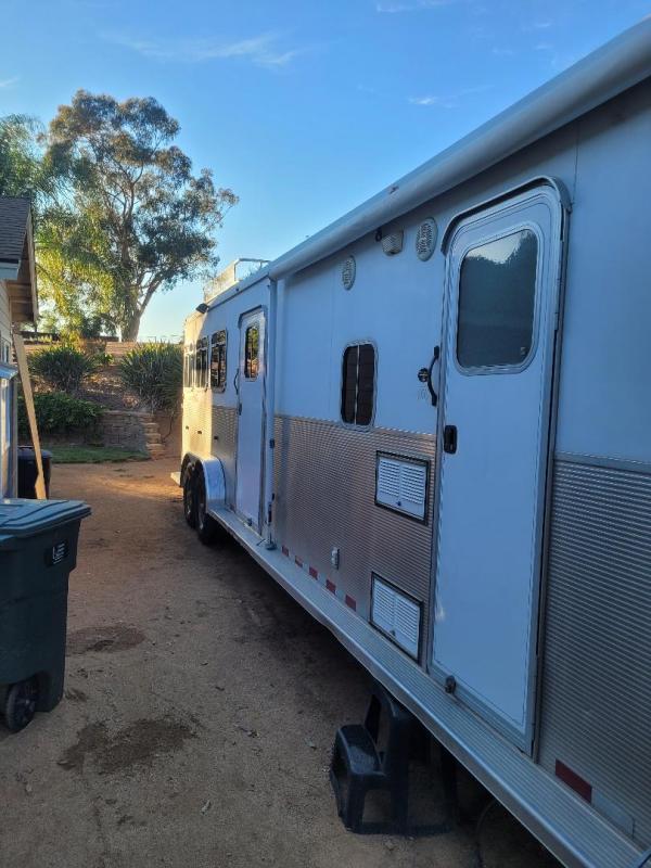 2006 Logan Coach Aluminum XTR 3 Horse Trailer w/ LQ Horse Trailers