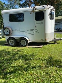 2003 Merhow Equistar 2H Horse Trailer 2003 Merhow Equistar 2H Horse Trailer