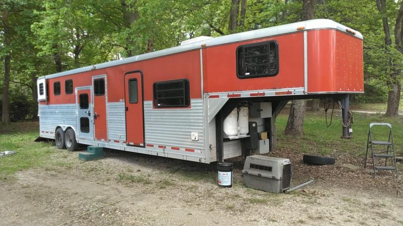 2005 Collin Arndt Horse Trailer w/ Living Quarters 2005 Collin Arndt Horse Trailer w/ Living Quarters