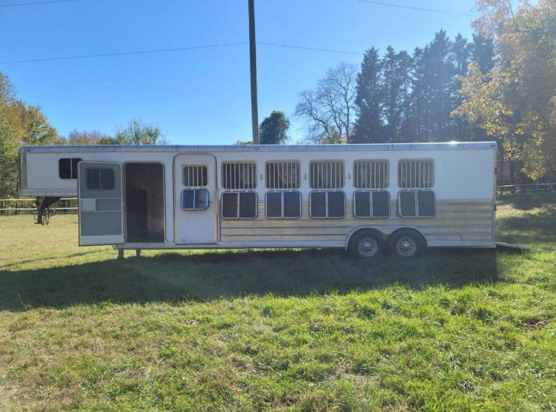 2009 Featherlite 6 Horse Trailer w/ Ramp 2009 Featherlite 6 Horse Trailer w/ Ramp