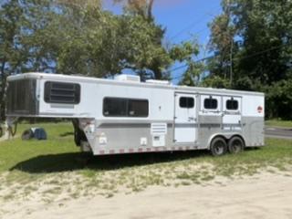 2002 Sundowner 3 Horse Slant w/ Living Quarters 2002 Sundowner 3 Horse Slant w/ Living Quarters