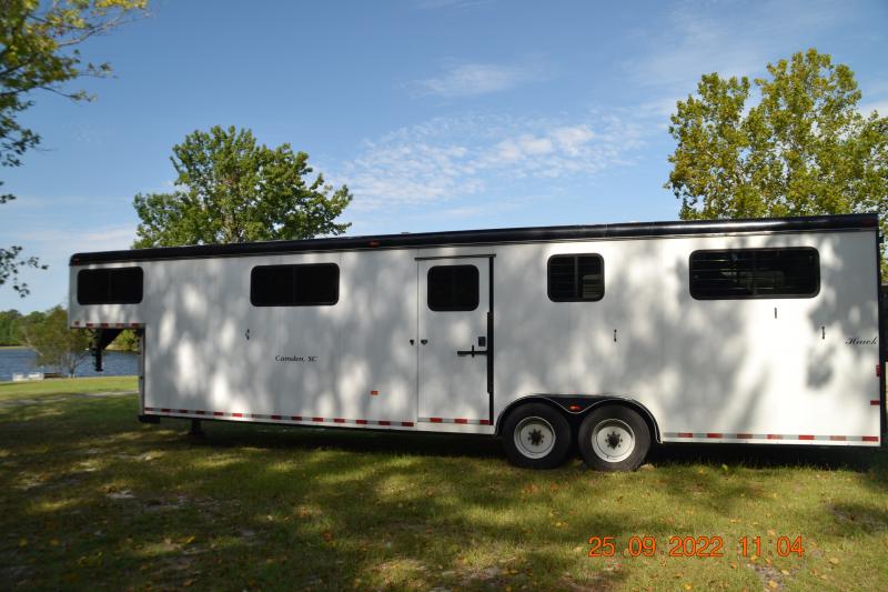 2006 Hawk Trailers 8'x32' 6 Horse Head to Head Gooseneck Horse Trailer 2006 Hawk Trailers 8'x32' 6 Horse Head to Head Gooseneck Horse Trailer