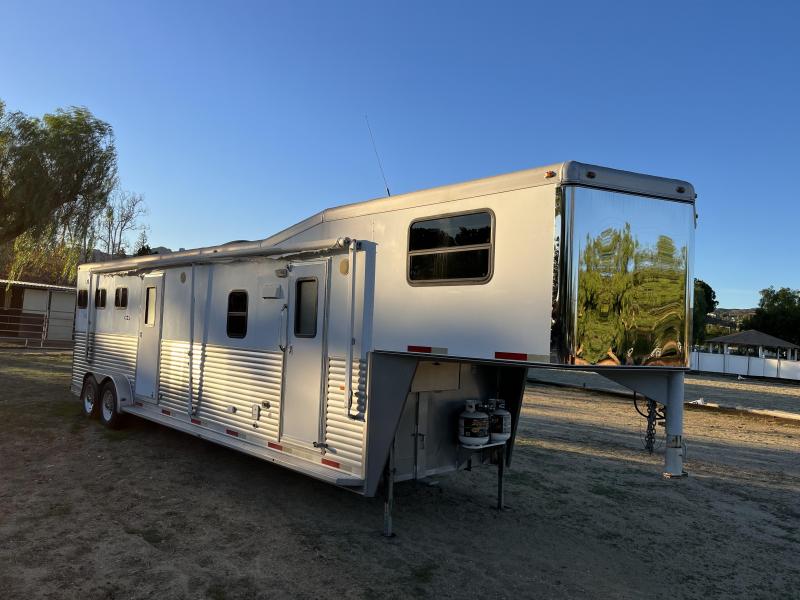 2006 Silver Lite 3 Horse Slant Trailer w/ Living Quarters 2006 Silver Lite 3 Horse Slant Trailer w/ Living Quarters