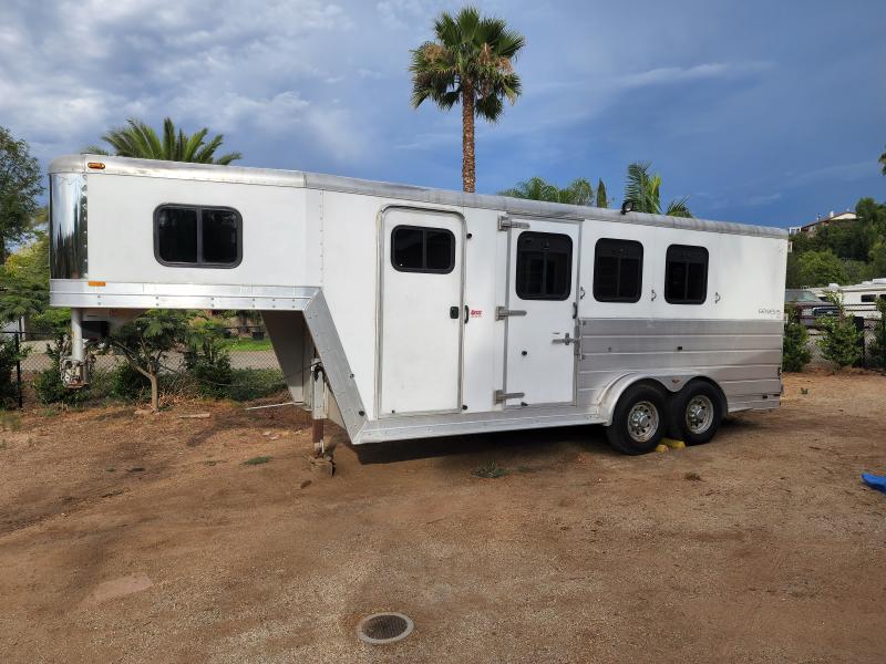 2003 Kiefer Aluminum 3-Horse Slant Load Gooseneck Trailer 2003 Kiefer Aluminum 3-Horse Slant Load Gooseneck Trailer