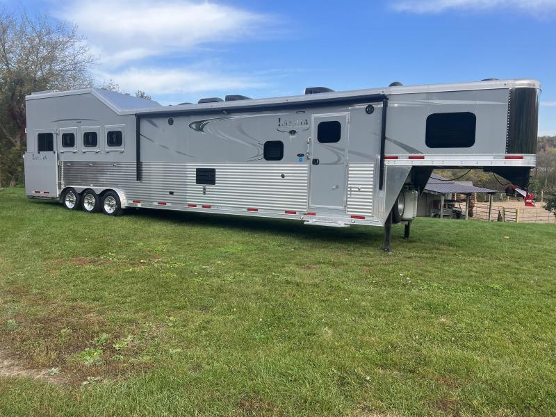 Used Lakota and Cm Horse Trailers for sale Horse Trailers For Sale