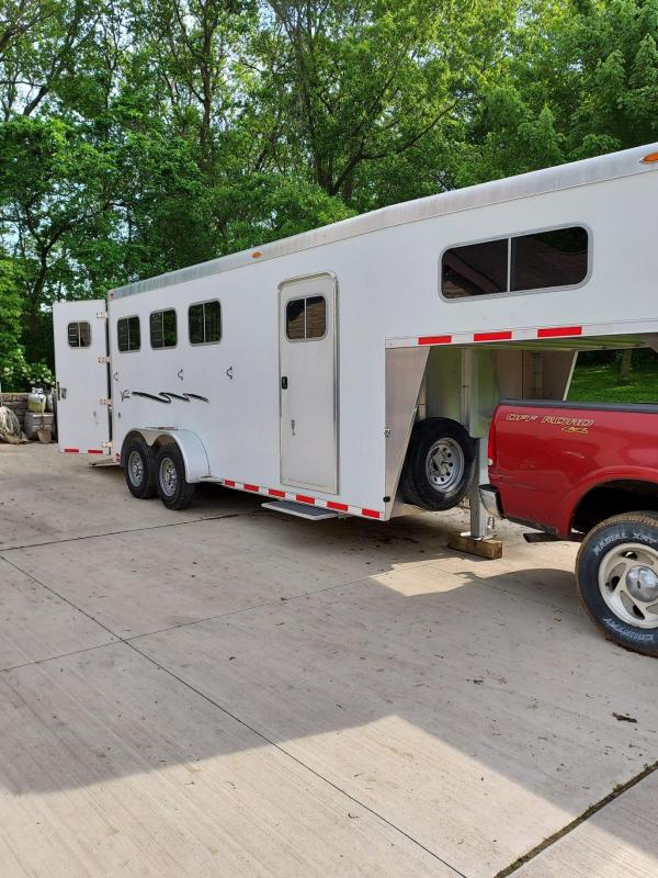 2008 EBY V-Series 3-Horse Slant Load 2008 EBY V-Series 3-Horse Slant Load