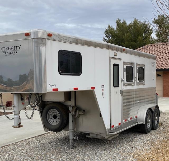 2004 Integrity Legacy 2 Horse Aluminum Gooseneck Trailer w/ Loading Ramp 2004 Integrity Legacy 2 Horse Aluminum Gooseneck Trailer w/ Loading Ramp