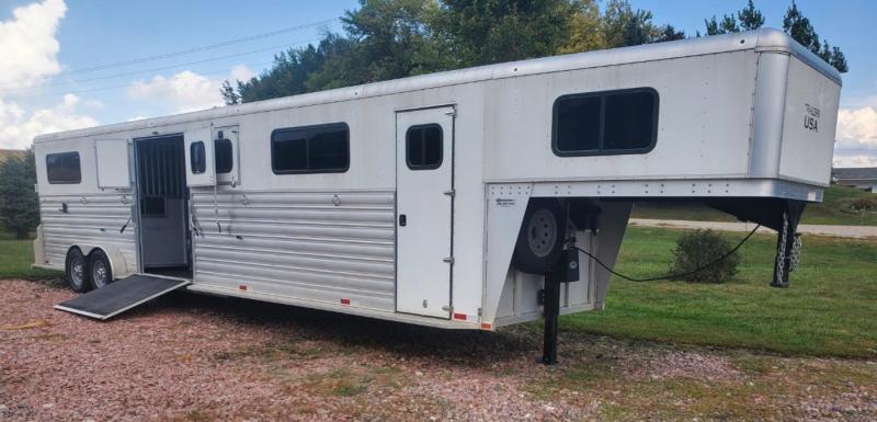 2019 USA Trailers Patriot 3 Horse Trailer 2019 USA Trailers Patriot 3 Horse Trailer