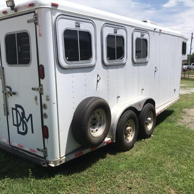 1998 Sooner 3 Horse Slant Trailer w/ 4' SW Living Quarters 1998 Sooner 3 Horse Slant Trailer w/ 4' SW Living Quarters