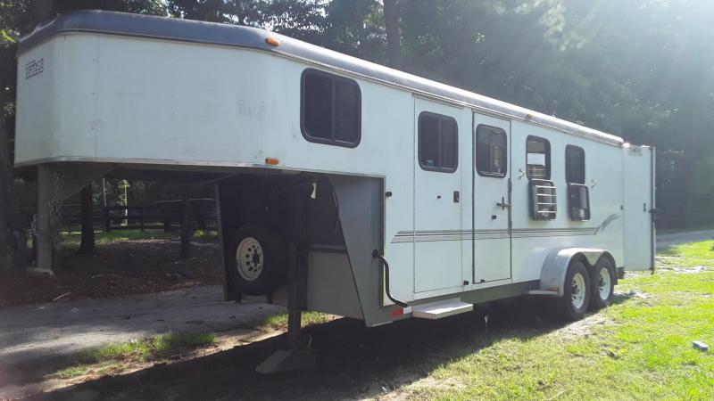 2002 Trail-Et 3 Horse Gooseneck Trailer 2002 Trail-Et 3 Horse Gooseneck Trailer