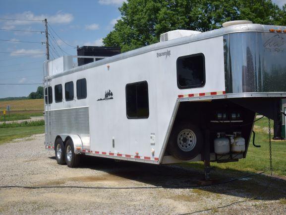 2007 Merhow Equistar 4-Horse Gooseneck Trailer w/ 11' SW Living Quarters 2007 Merhow Equistar 4-Horse Gooseneck Trailer w/ 11' SW Living Quarters