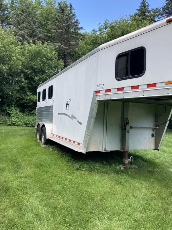 2003 Kiefer Genesis 3 Horse Slant Aluminum Trailer 2003 Kiefer Genesis 3 Horse Slant Aluminum Trailer