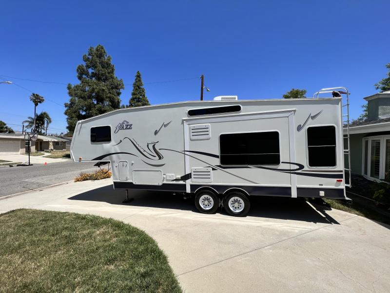 2004 Thor Jazz 28' Fifth Wheel 2004 Thor Jazz 28' Fifth Wheel