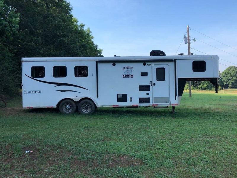2015 Bison 3 Horse Slant Gooseneck with Living Quarters 2015 Bison 3 Horse Slant Gooseneck with Living Quarters