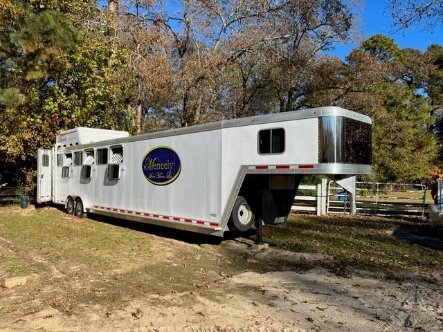 2016 Featherlite 6 Horse Trailer in Mint Condition 2016 Featherlite 6 Horse Trailer in Mint Condition