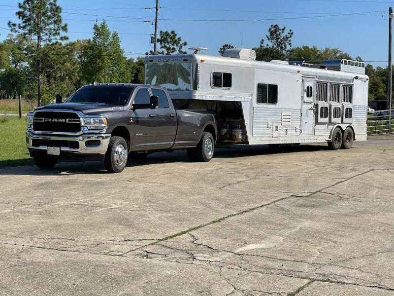 2007 C and C 4 Horse Trailer w/ Living Quarters 2007 C and C 4 Horse Trailer w/ Living Quarters