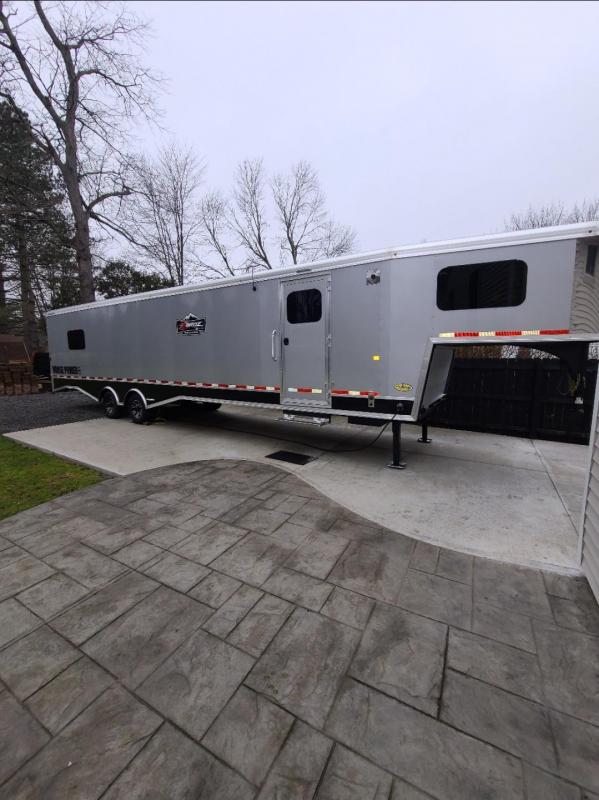 2022 Logan Coach 35' Enclosed Gooseneck Sled / ATV Trailer 2022 Logan Coach 35' Enclosed Gooseneck Sled / ATV Trailer
