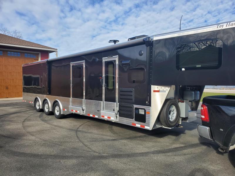 2022 Sundowner 41' Toy Hauler (17' LQ + 24' Garage) 2022 Sundowner 41' Toy Hauler (17' LQ + 24' Garage)