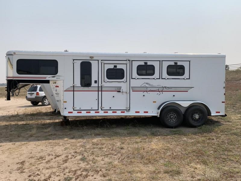 2002 Sundowner Valuelite 3H Horse Trailer 2002 Sundowner Valuelite 3H Horse Trailer