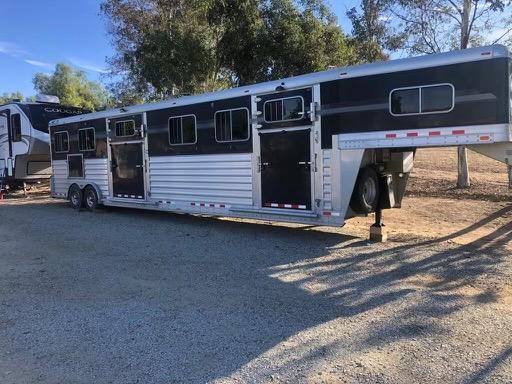 2014 4-Star Trailers 7 Horse Head to Head (or 3 box stalls) 2014 4-Star Trailers 7 Horse Head to Head (or 3 box stalls)