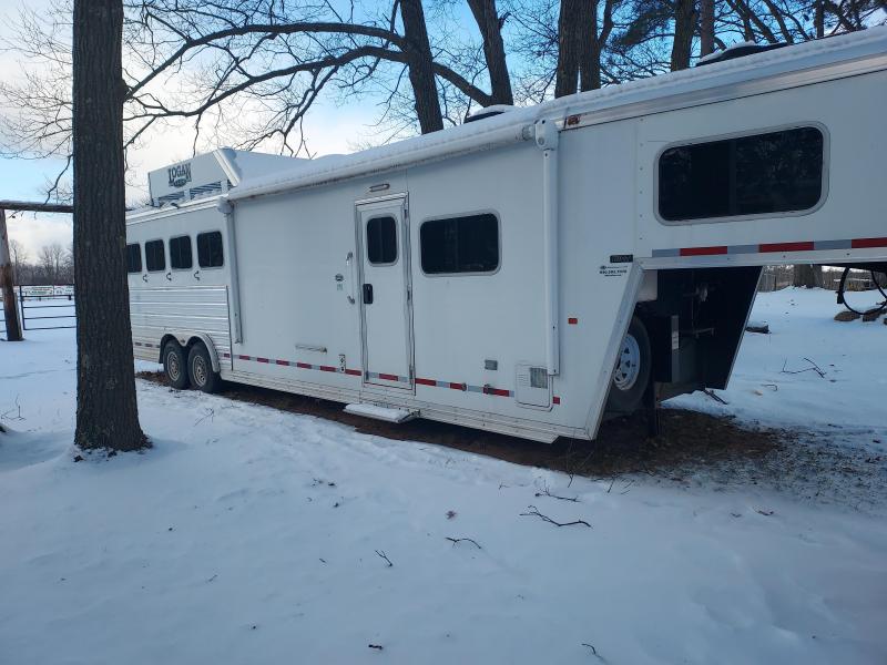 2016 Logan Riot 4 Horse Trailer w/ Living Quarters and 6' Slide Out 2016 Logan Riot 4 Horse Trailer w/ Living Quarters and 6' Slide Out