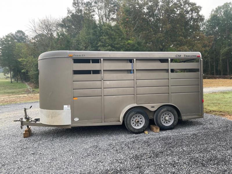 2013 CM 3 Horse Bumper Pull Slant Load Trailer w/ Tack Room 2013 CM 3 Horse Bumper Pull Slant Load Trailer w/ Tack Room