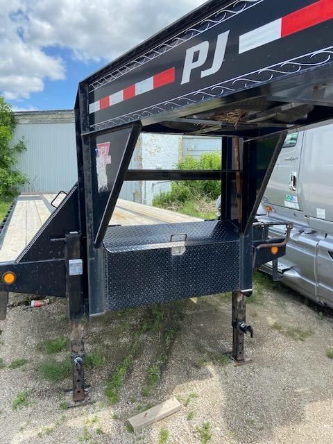 2015 PJ 102" x 36' Gooseneck Flatbed Trailer w/ Monster Ramps 2015 PJ 102" x 36' Gooseneck Flatbed Trailer w/ Monster Ramps