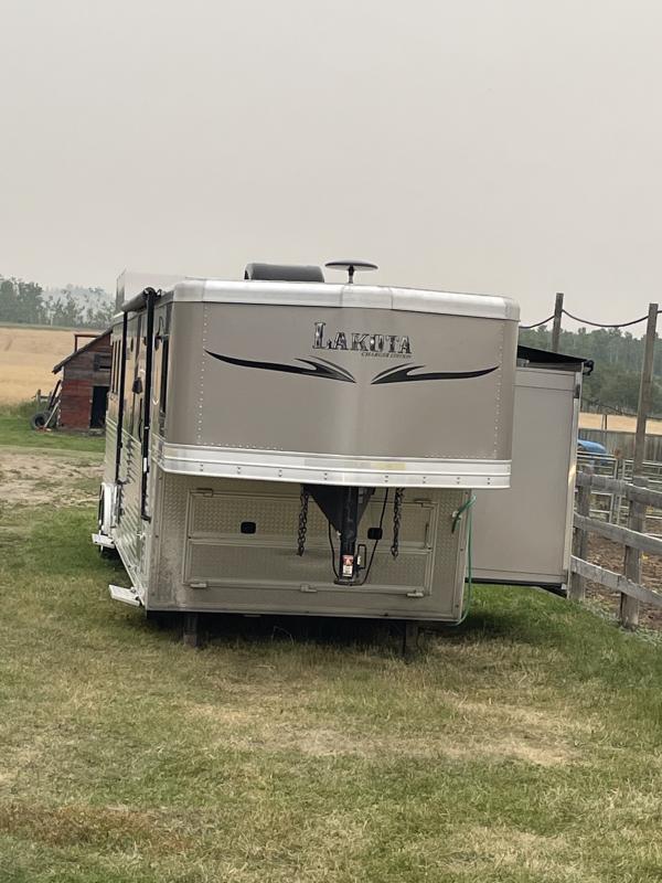 2014 Lakota Charger 3 Horse Trailer with Mid-Tack and 14' SW LQ 2014 Lakota Charger 3 Horse Trailer with Mid-Tack and 14' SW LQ