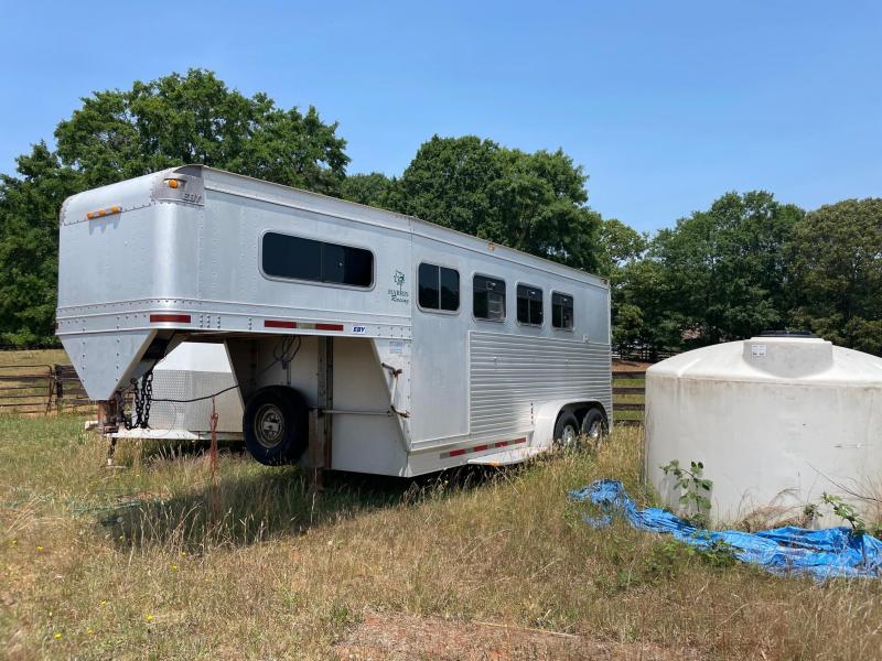 1997 EBY 3 Horse Slant Gooseneck w/ Ramp 1997 EBY 3 Horse Slant Gooseneck w/ Ramp