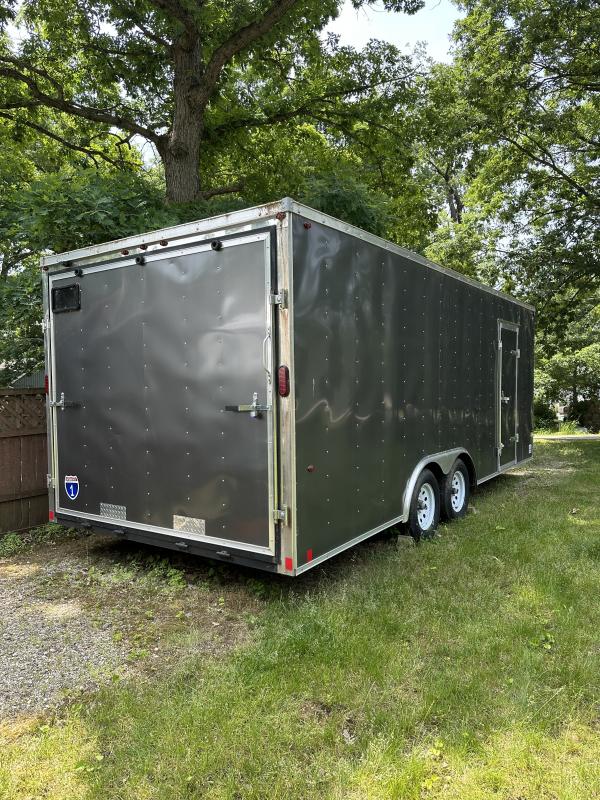 used Cargo (Enclosed) Trailers Interstate  for sale, in Spring Grove, IL Thumbnail 2