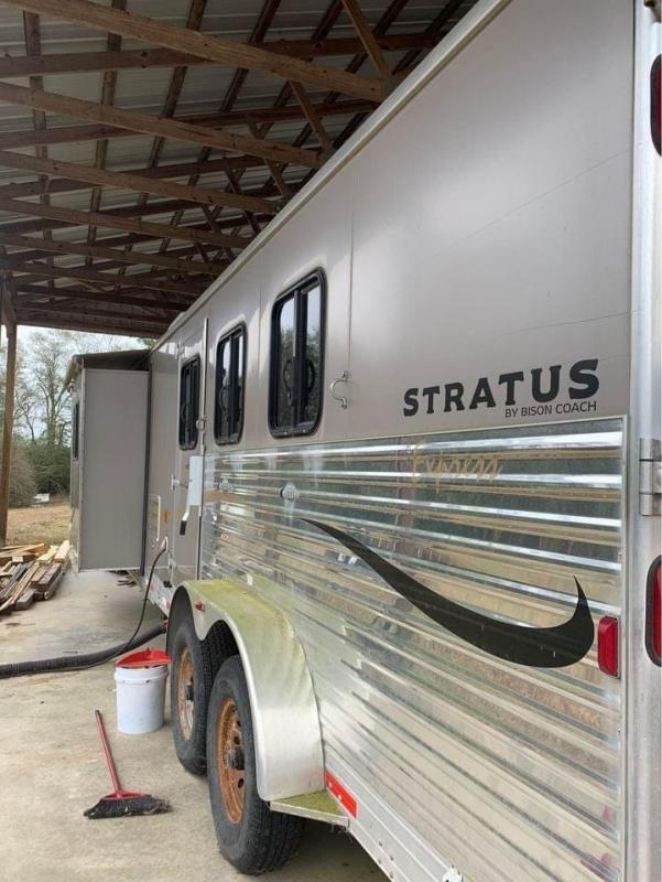 2011 Bison Stratus 3 Horse Slant Load Trailer w/ Living Quarters 2011 Bison Stratus 3 Horse Slant Load Trailer w/ Living Quarters