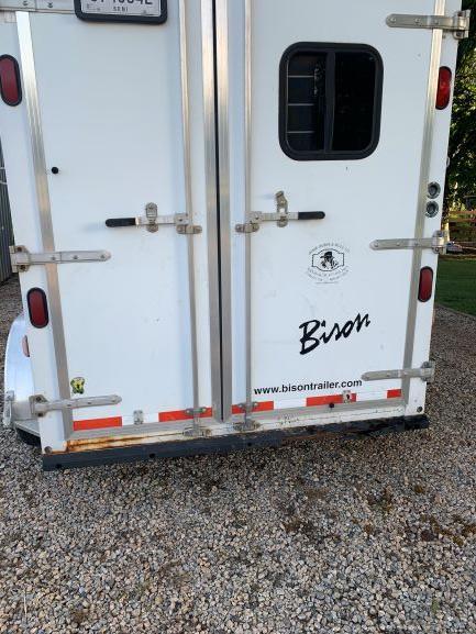 2007 Bison 260 TrailExpress Horse Trailer w/ Living Quarters 2007 Bison 260 TrailExpress Horse Trailer w/ Living Quarters