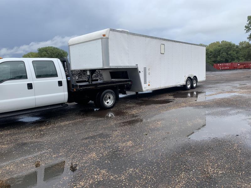 2004 United 32' Gooseneck Enclosed Trailer w/ Hydraulic Lift 2004 United 32' Gooseneck Enclosed Trailer w/ Hydraulic Lift