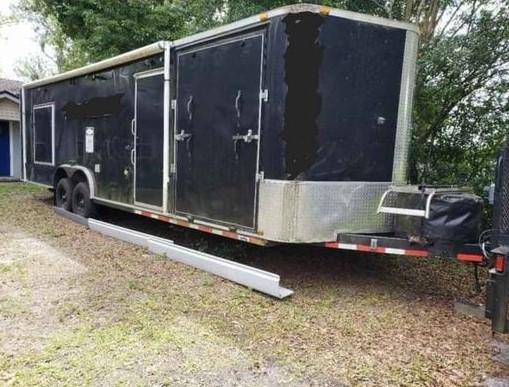 2015 Arising 8.5 x 28 Enclosed Double Axle Trailer 2015 Arising 8.5 x 28 Enclosed Double Axle Trailer