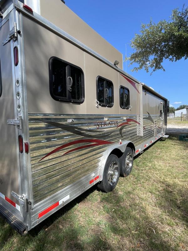 2011 Bison Trailers STRATUS Horse Trailer 2011 Bison Trailers STRATUS Horse Trailer