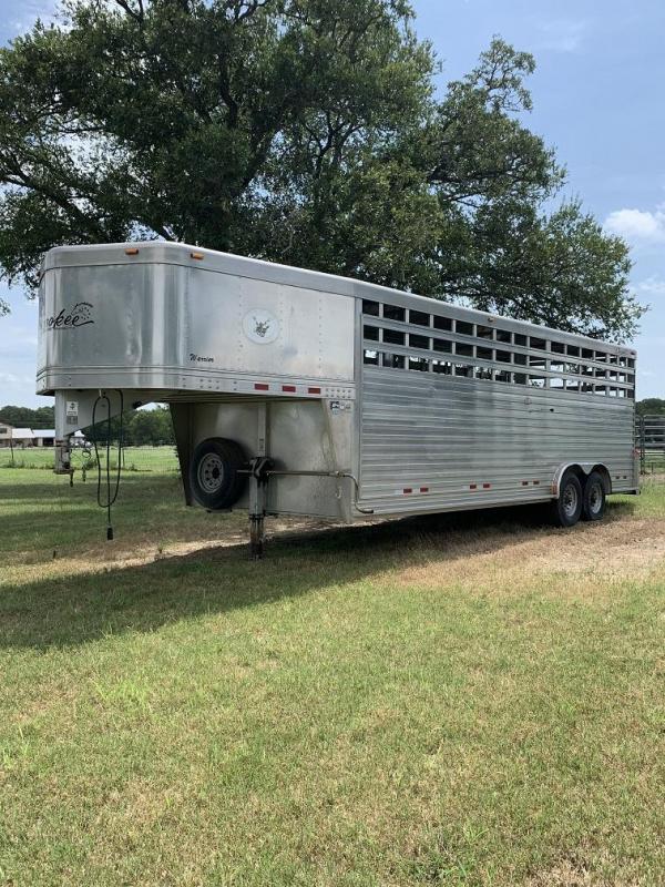 2005 Cherokee 32' Aluminum Stock Trailer 2005 Cherokee 32' Aluminum Stock Trailer