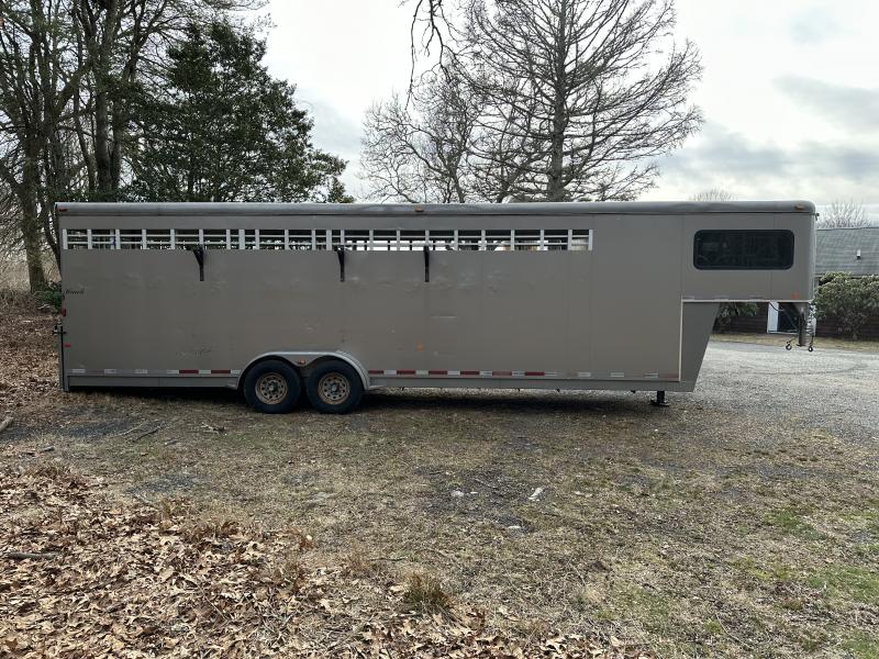 2010 Hawk Custom Built 32' Gooseneck Livestock Trailer 2010 Hawk Custom Built 32' Gooseneck Livestock Trailer