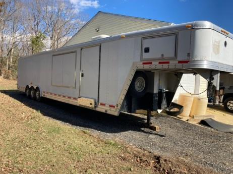 2001 Featherlite 44' Gooseneck Enclosed Trailer 2001 Featherlite 44' Gooseneck Enclosed Trailer
