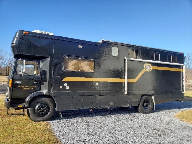 English Horse Coach - 1985 Volvo F6 Three Horse Van English Horse Coach - 1985 Volvo F6 Three Horse Van