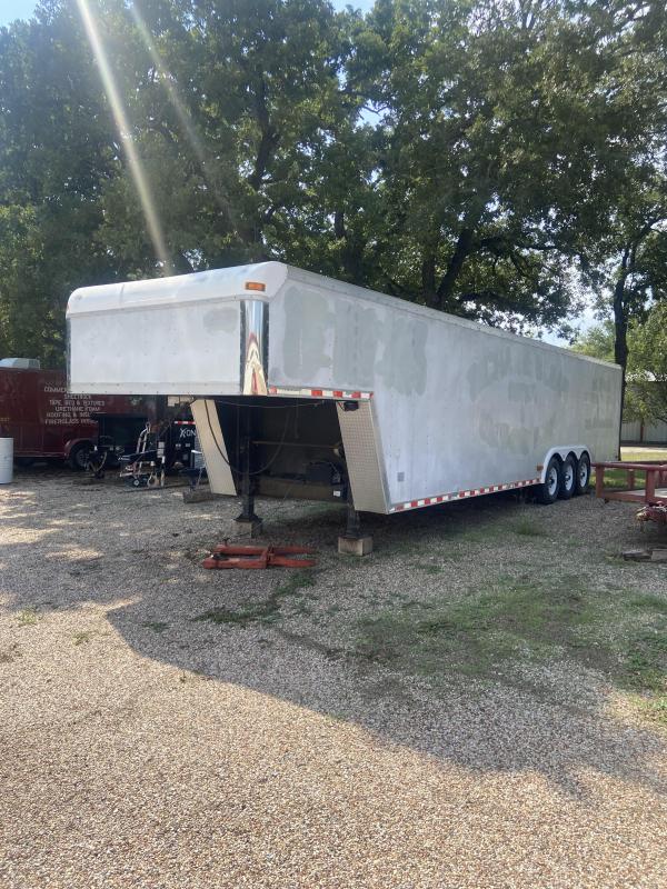 1999 Pace American 38' Enclosed Trailer 1999 Pace American 38' Enclosed Trailer